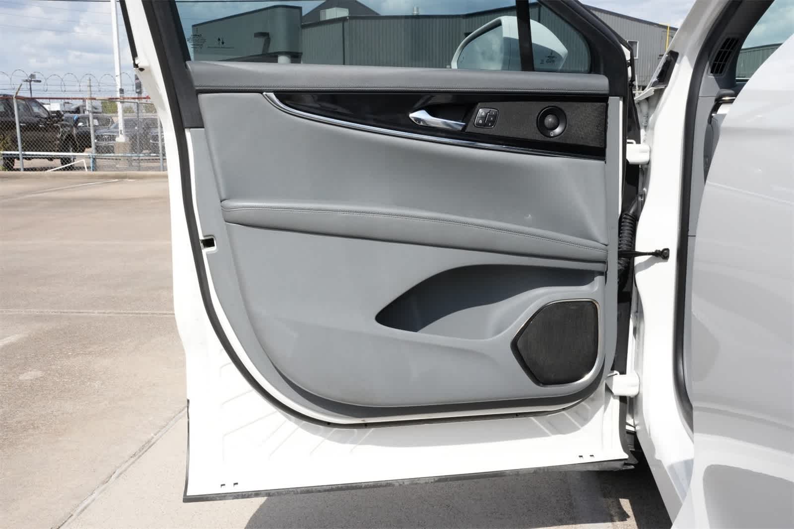 Thumbnail: 2022 Lincoln Nautilus - 17