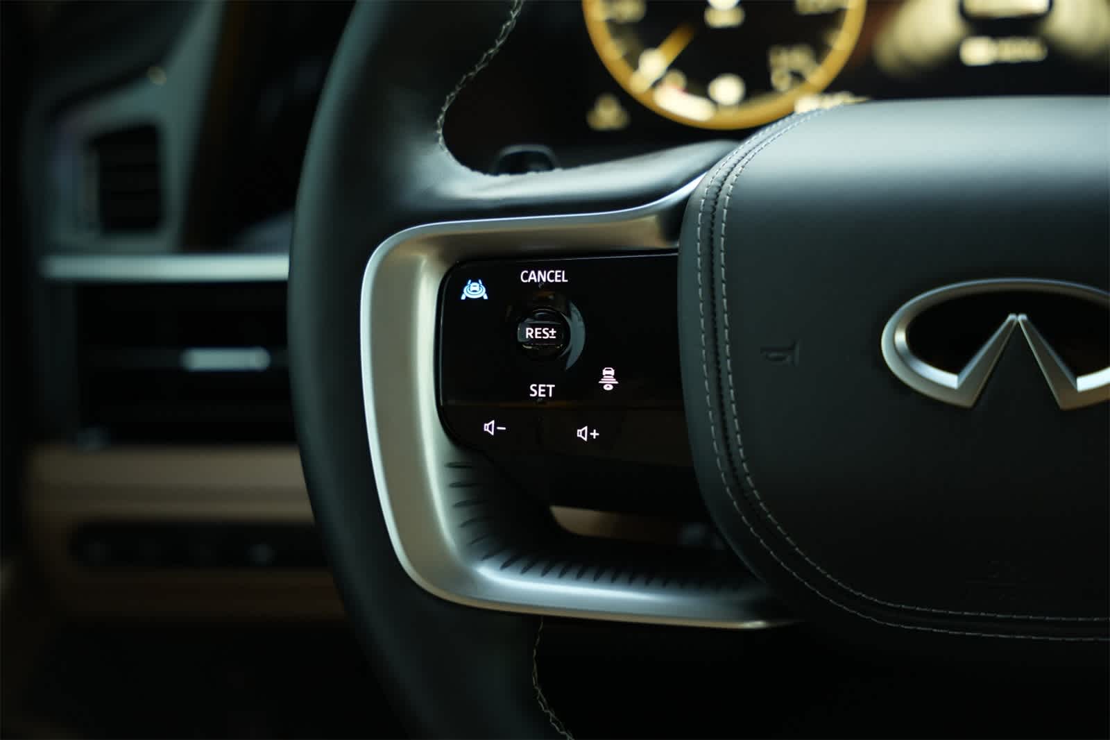 Thumbnail: 2025 INFINITI QX80 - 10
