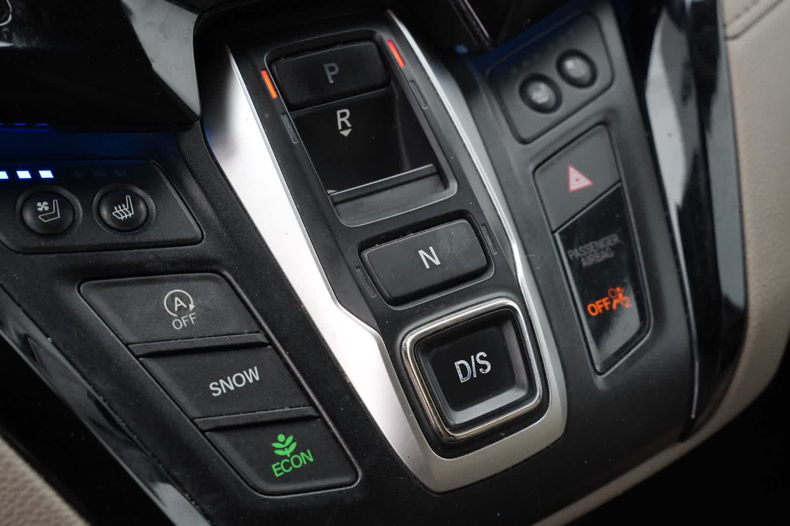 Thumbnail: 2018 Honda Odyssey - 16