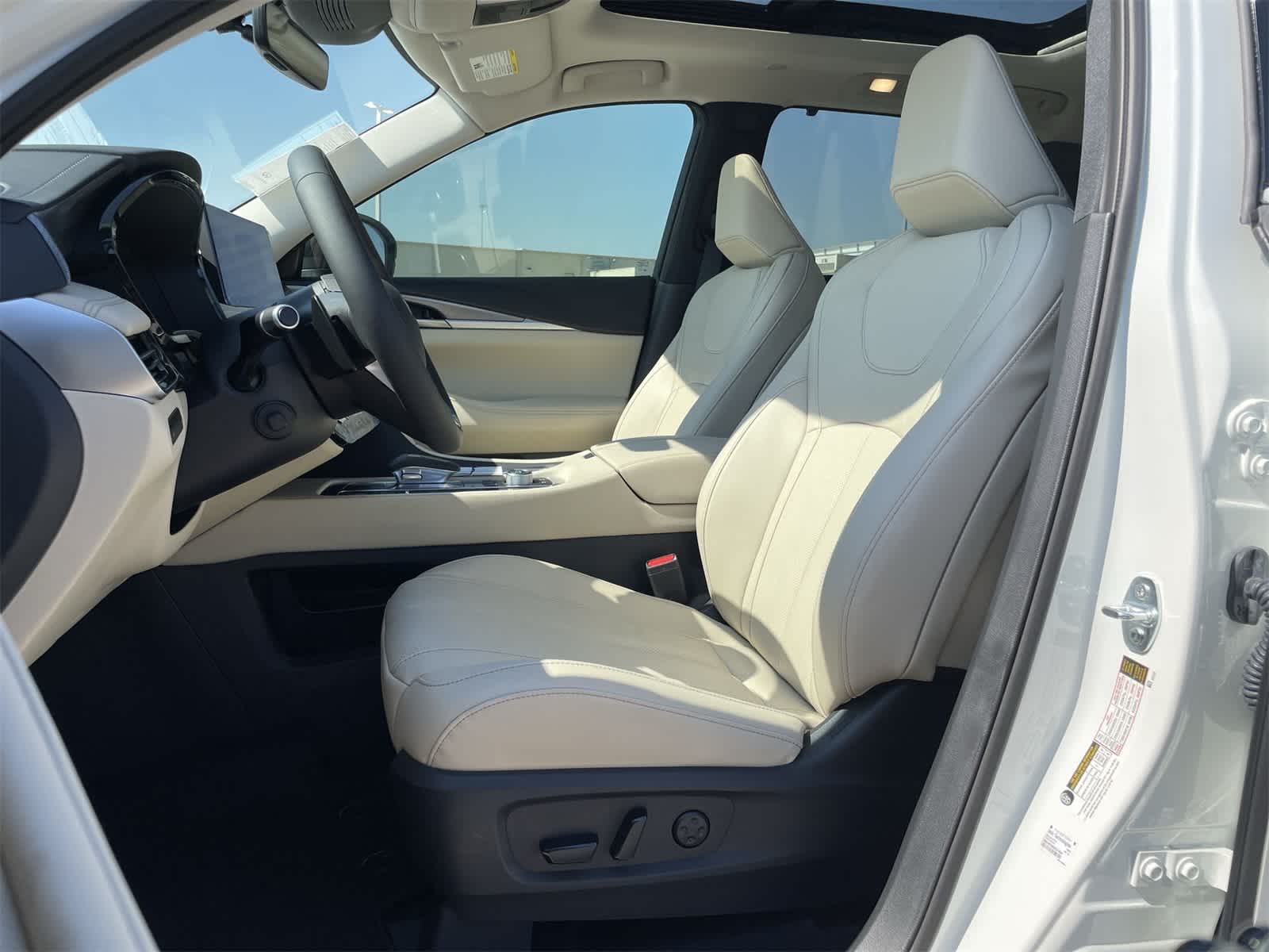 Thumbnail: 2025 INFINITI QX60 - 17