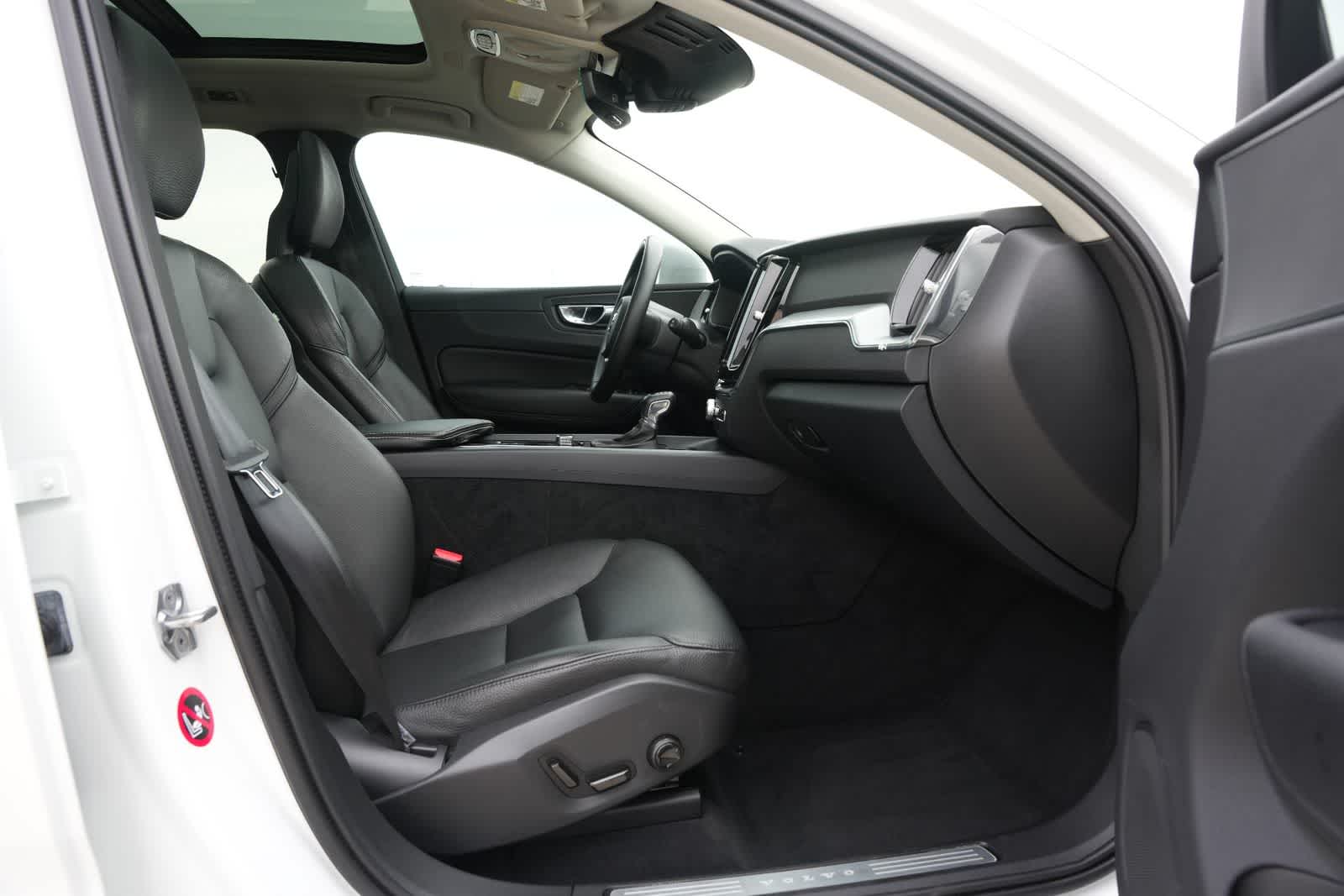 Thumbnail: 2018 Volvo XC60 - 23