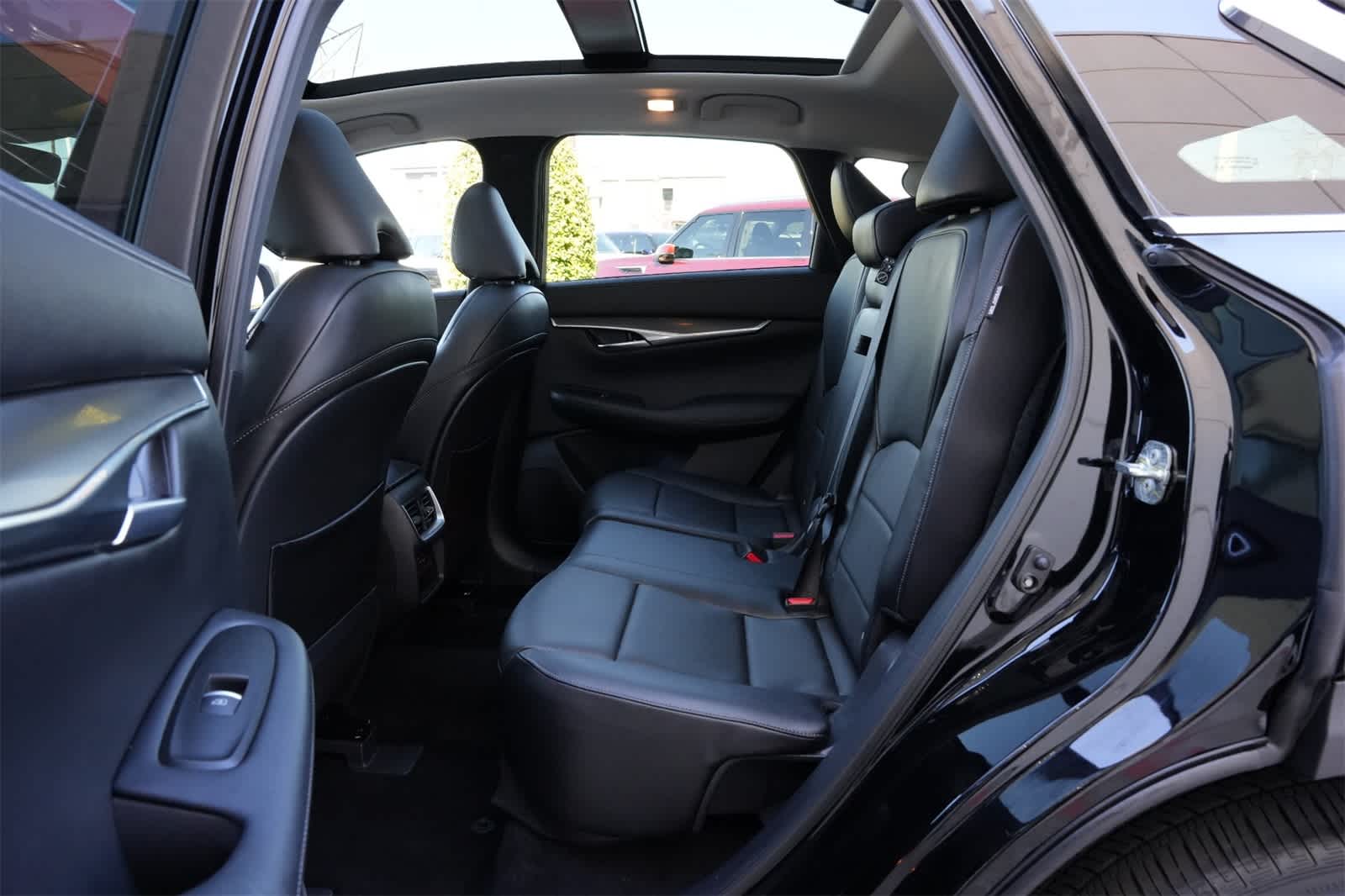 Thumbnail: 2025 INFINITI QX50 - 19