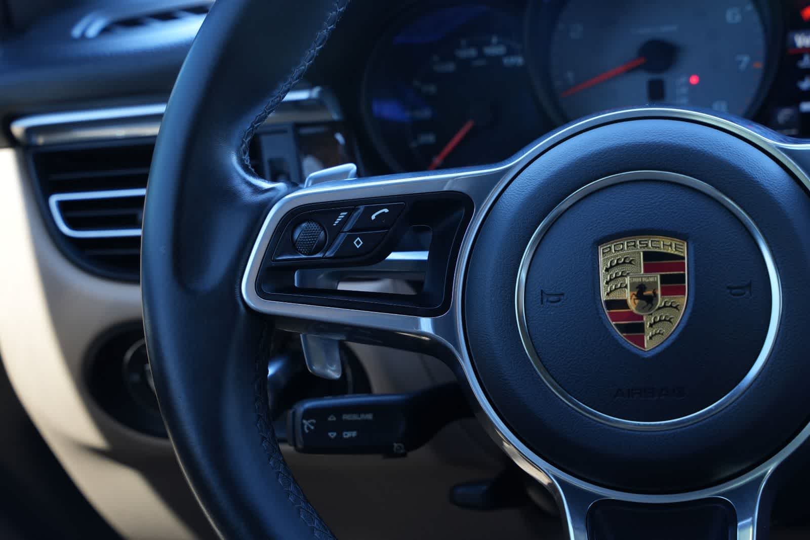 Thumbnail: 2021 Porsche Macan - 10