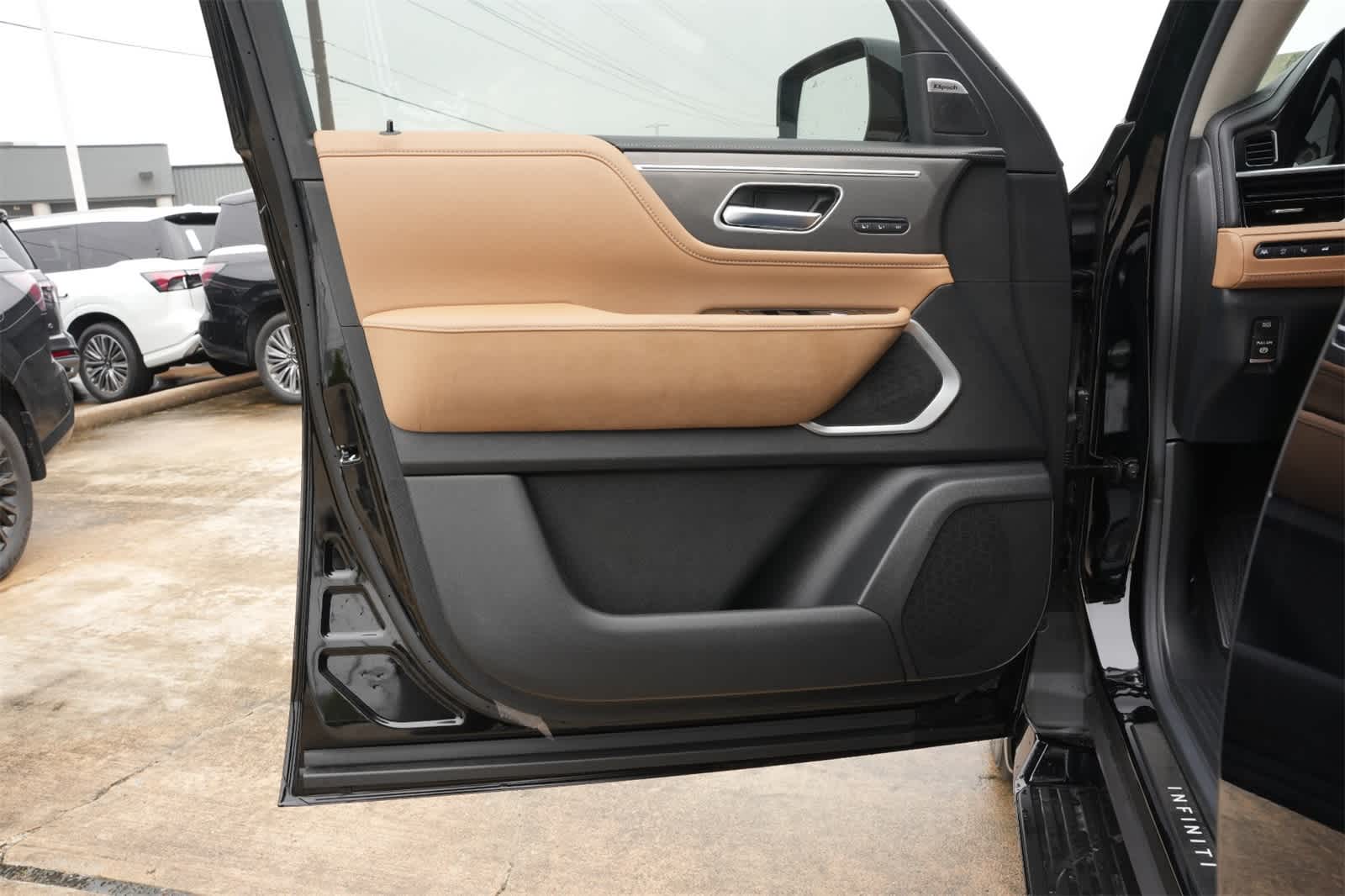 Thumbnail: 2025 INFINITI QX80 - 18