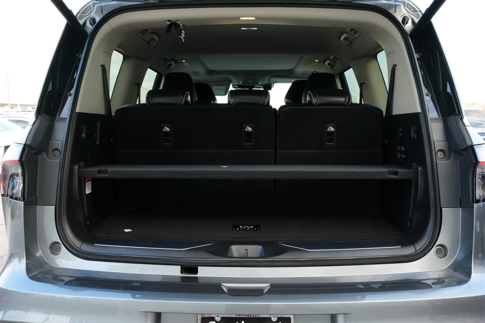 Thumbnail: 2025 INFINITI QX80 - 21