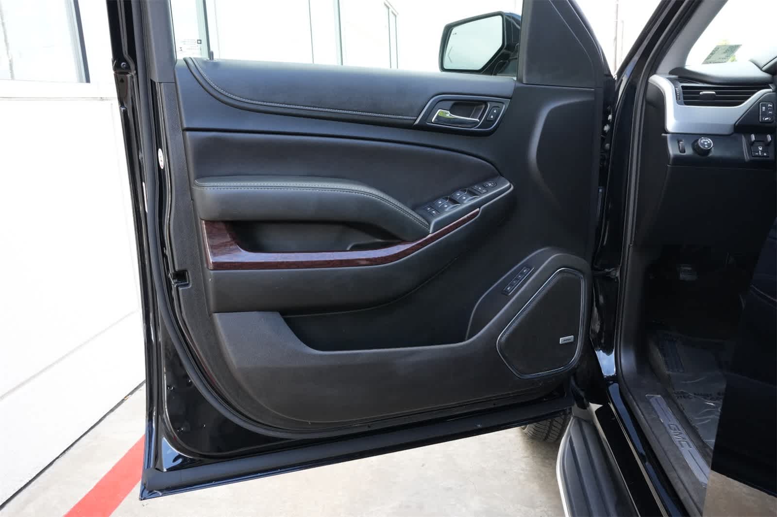 Thumbnail: 2018 GMC Yukon XL - 17