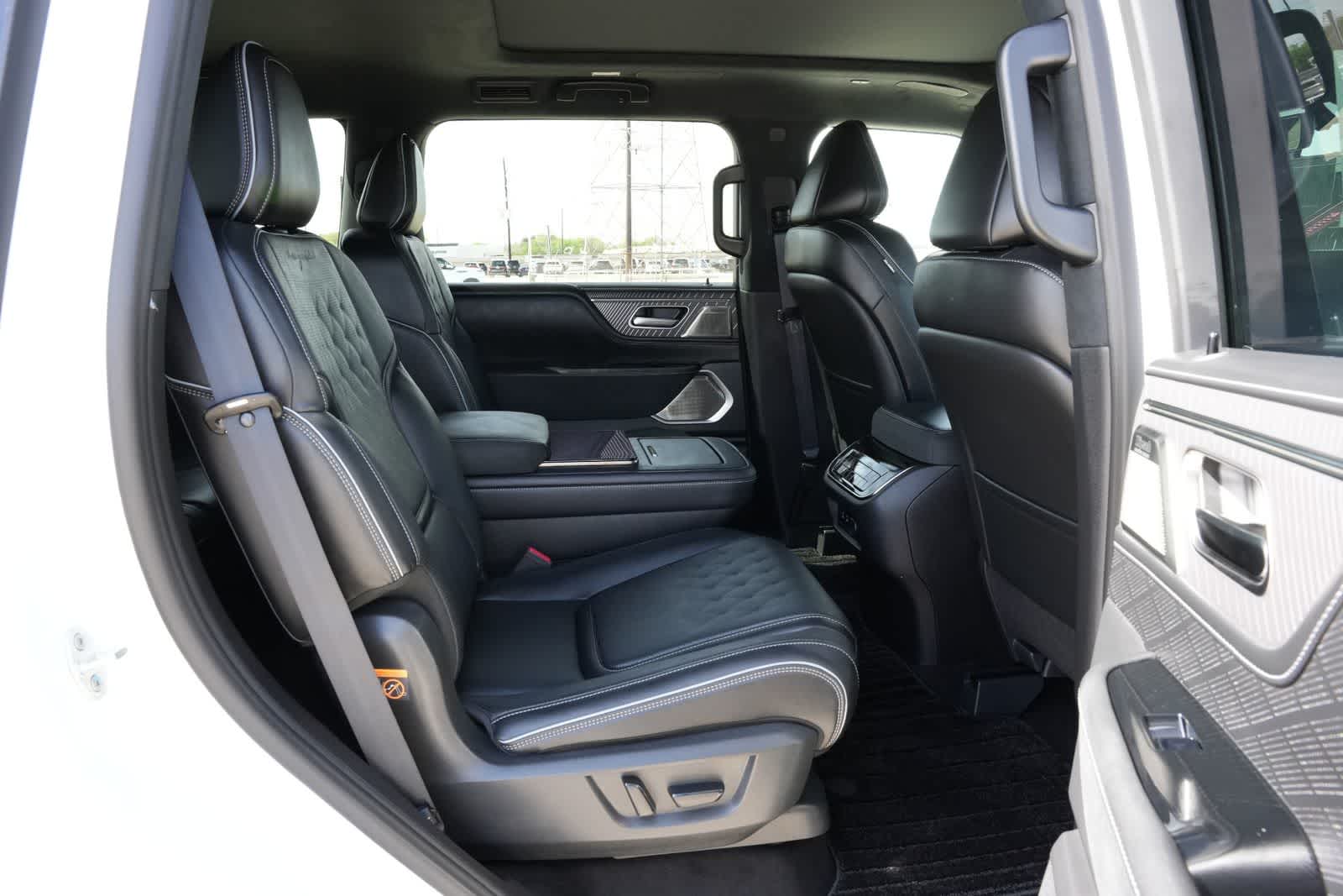 Thumbnail: 2026 INFINITI QX80 - 21