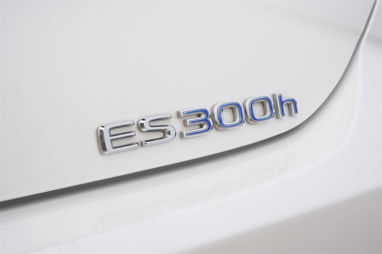 Thumbnail: 2022 Lexus ES - 20