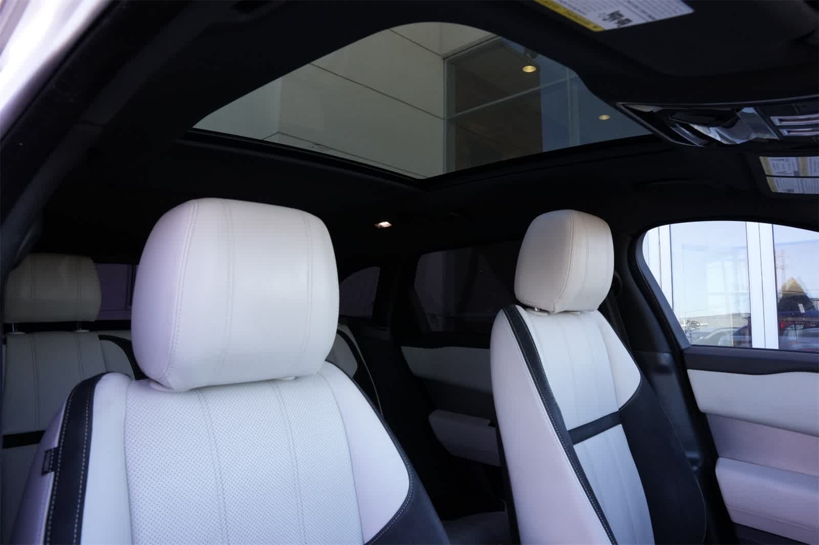 Thumbnail: 2018 Land Rover Range Rover Velar - 24