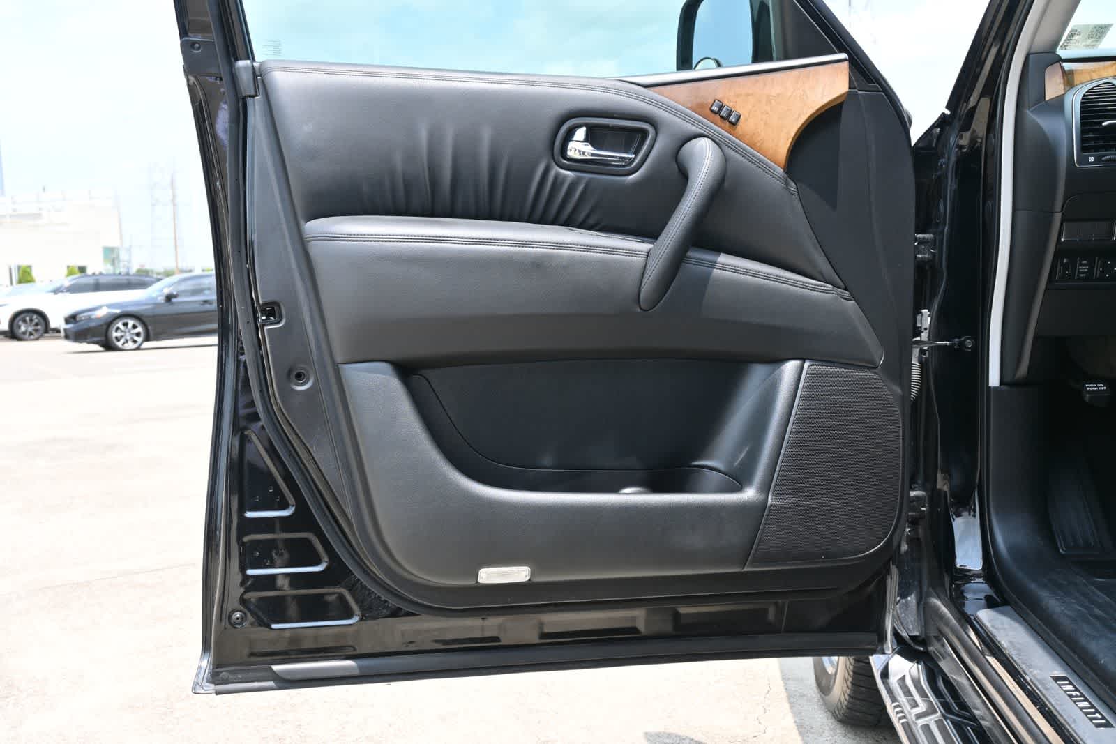 Thumbnail: 2012 INFINITI QX56 - 18