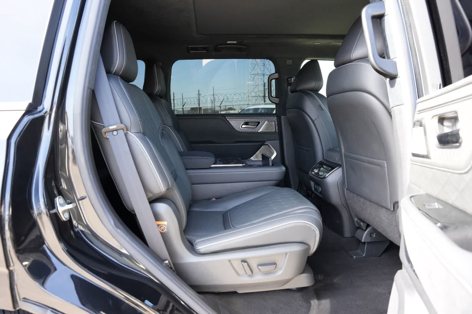 Thumbnail: 2025 INFINITI QX80 - 21