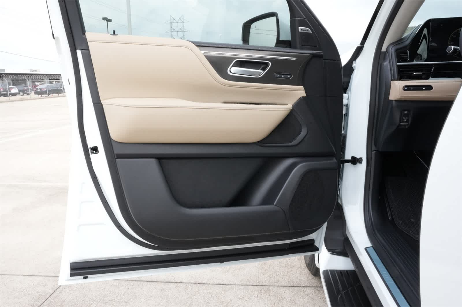 Thumbnail: 2026 INFINITI QX80 - 18