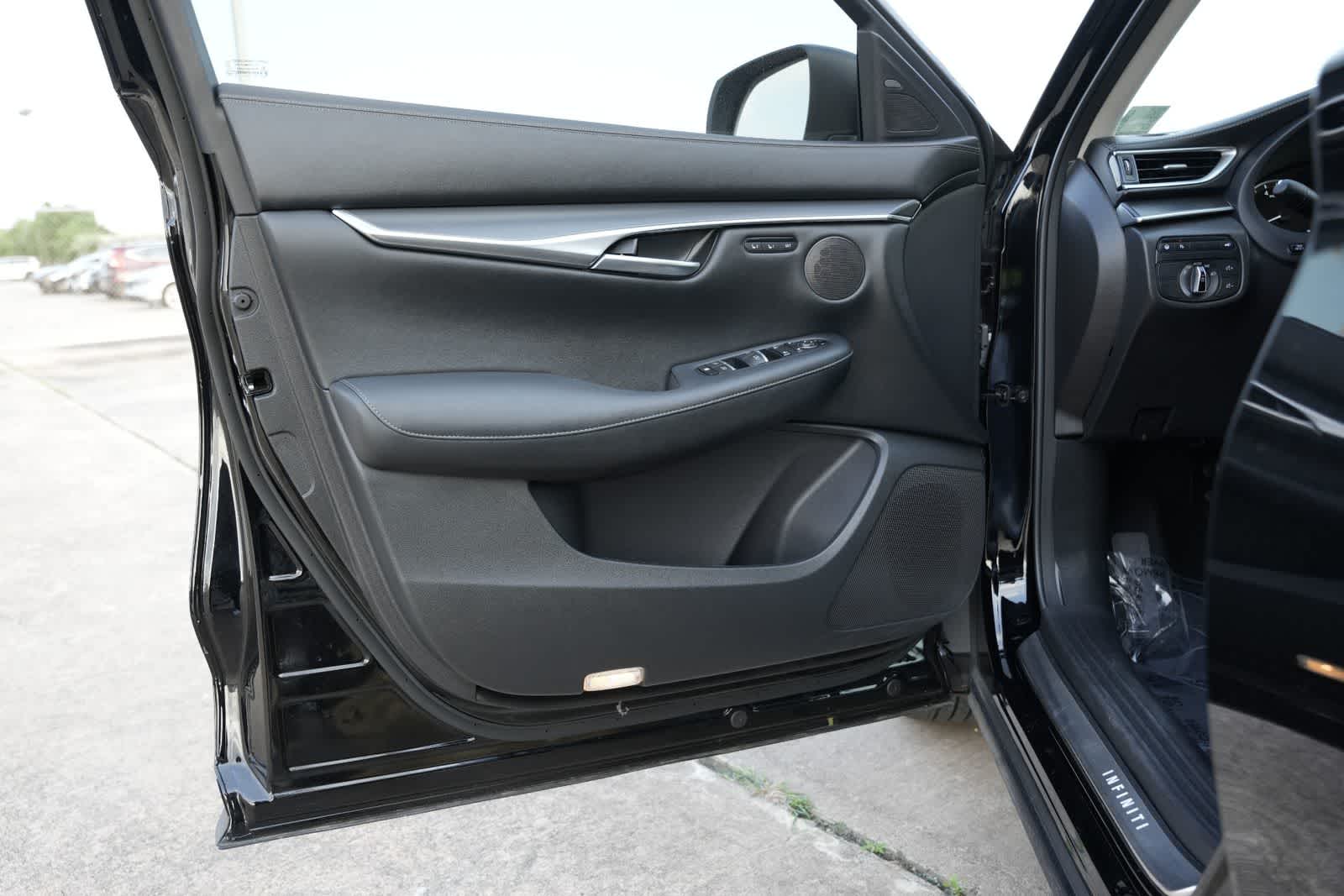 Thumbnail: 2025 INFINITI QX50 - 17