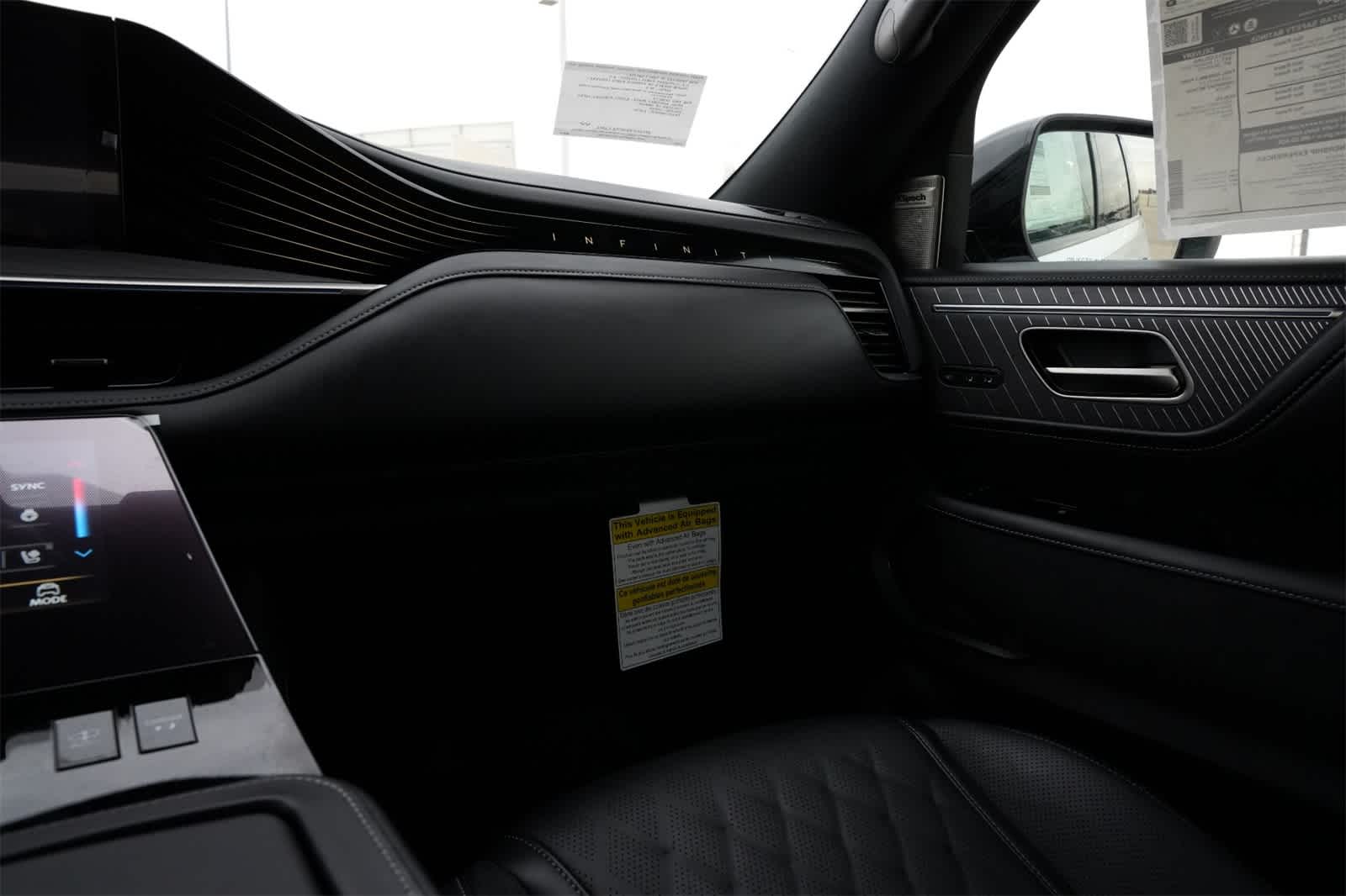 Thumbnail: 2026 INFINITI QX80 - 8