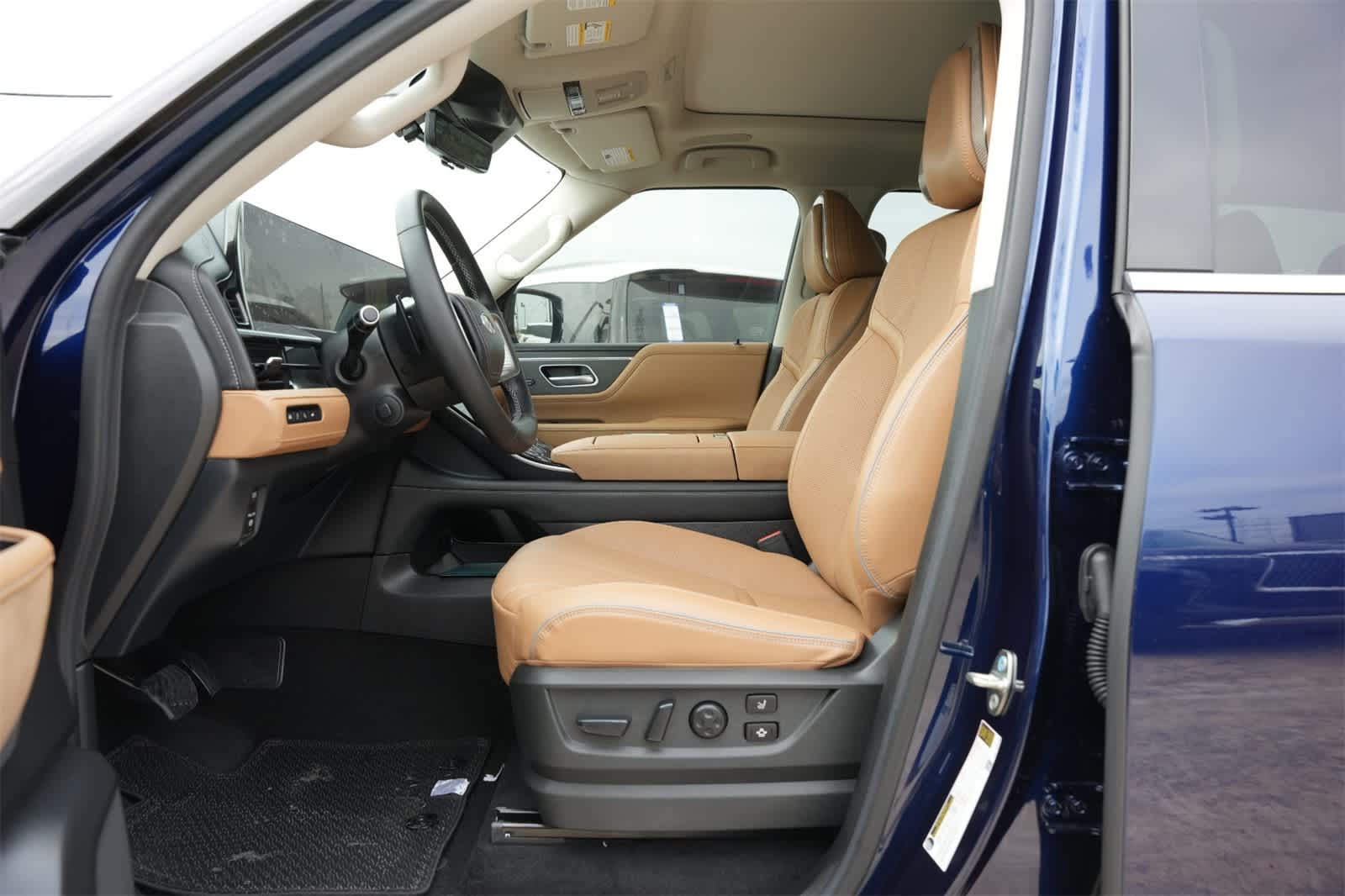 Thumbnail: 2025 INFINITI QX80 - 17