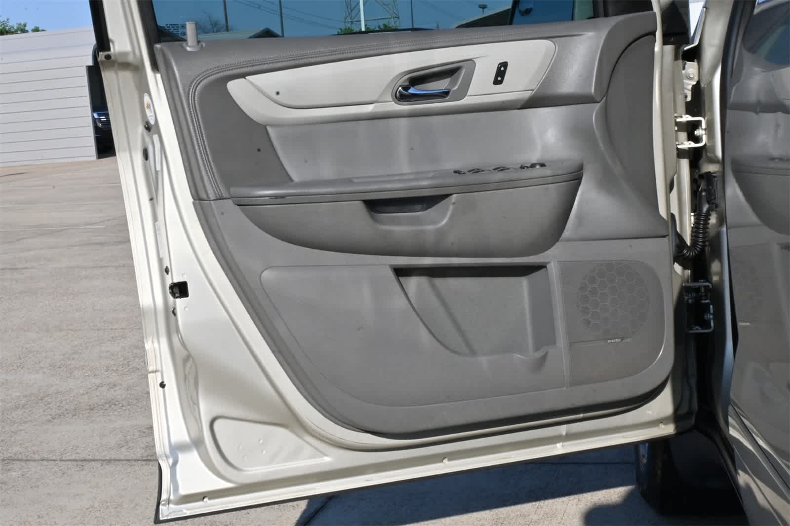 Thumbnail: 2014 Chevrolet Traverse - 16