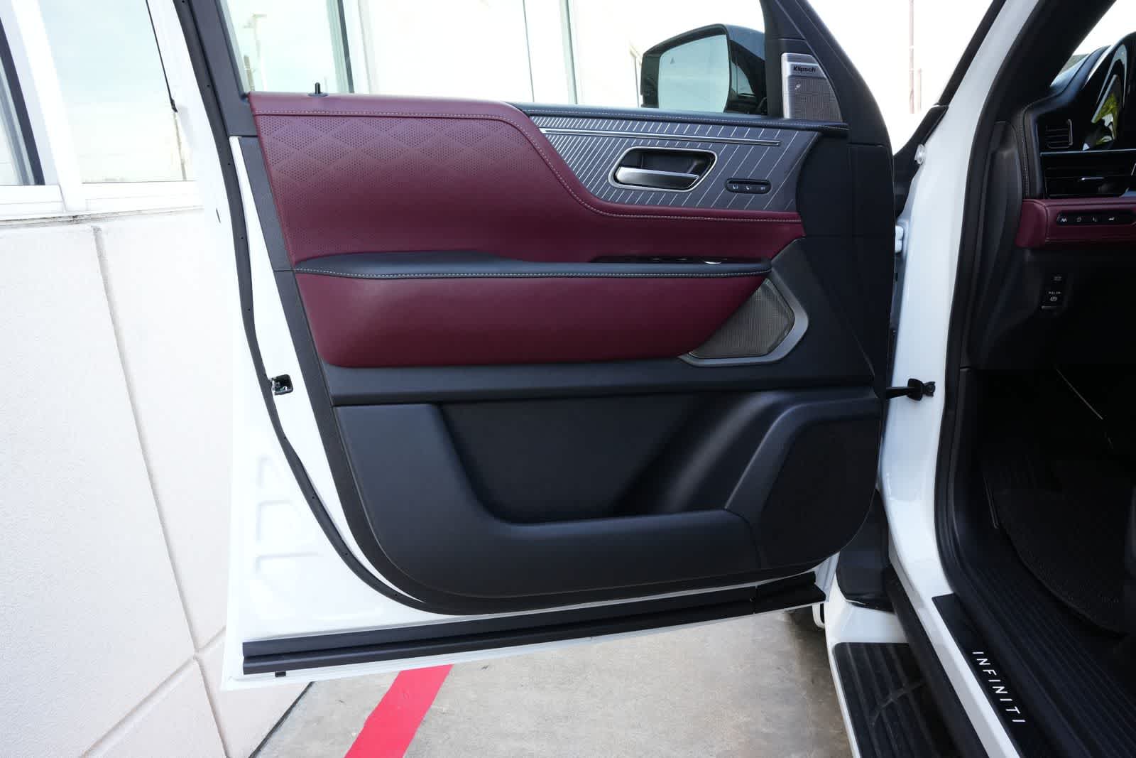 Thumbnail: 2026 INFINITI QX80 - 17