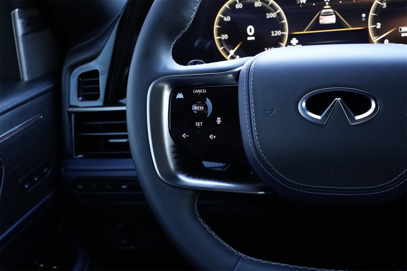 Thumbnail: 2026 INFINITI QX80 - 10