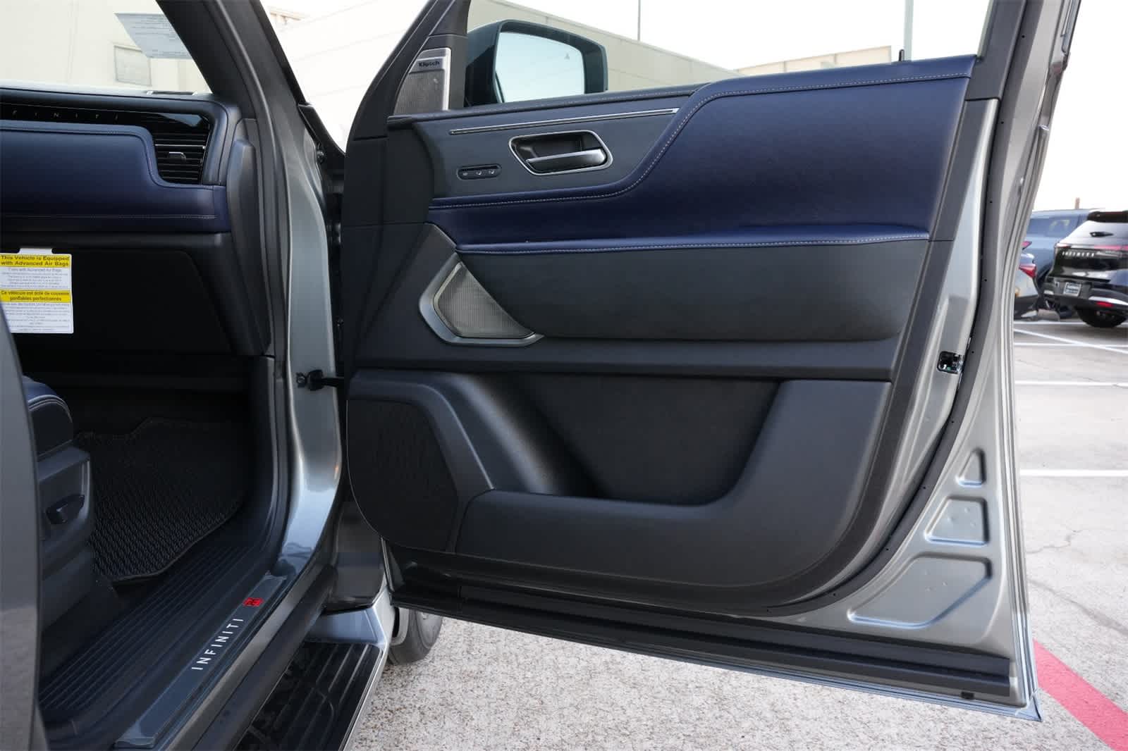 Thumbnail: 2026 INFINITI QX80 - 25