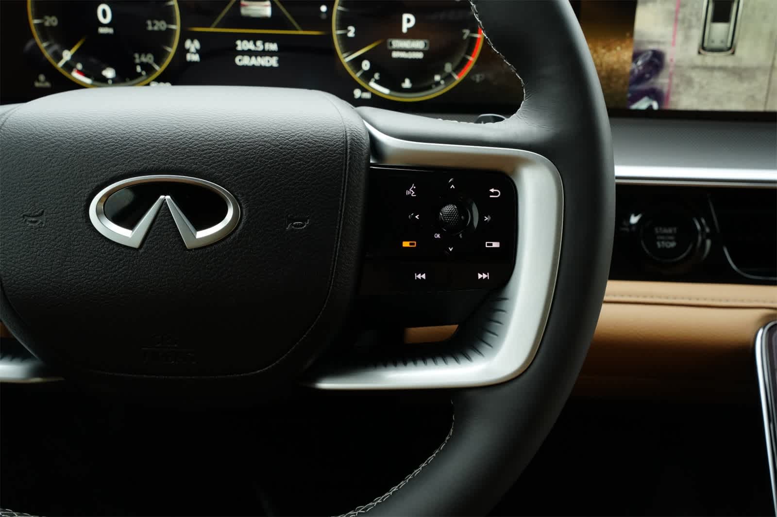 Thumbnail: 2025 INFINITI QX80 - 11