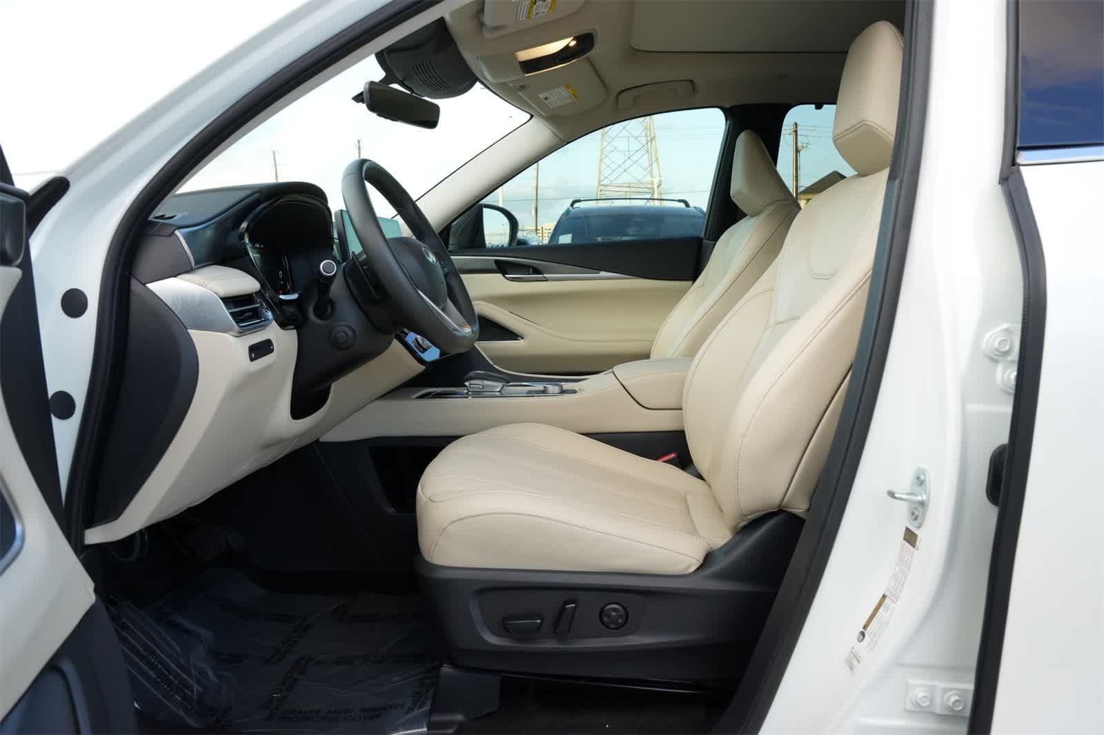 Thumbnail: 2025 INFINITI QX60 - 17