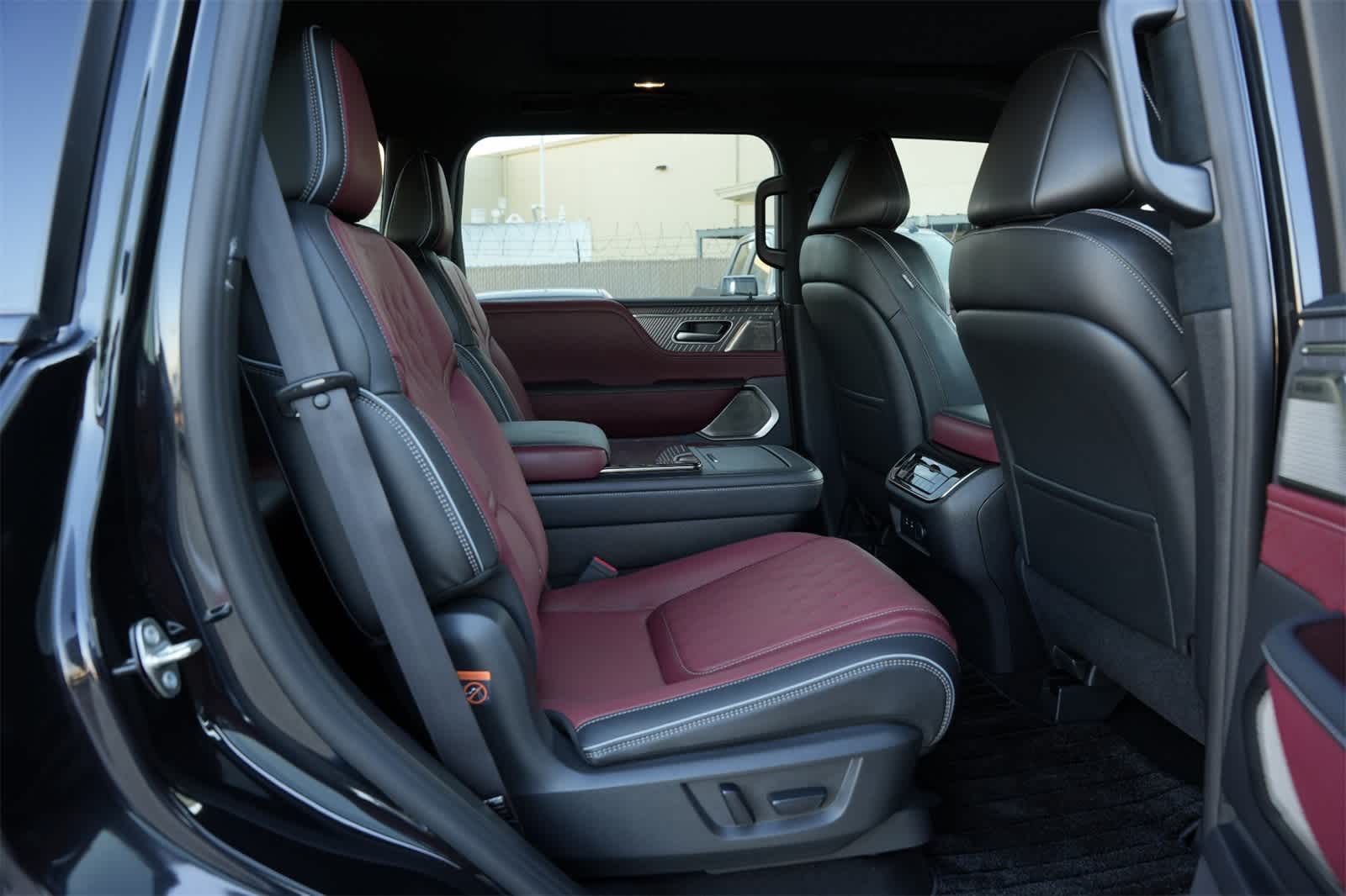 Thumbnail: 2026 INFINITI QX80 - 20