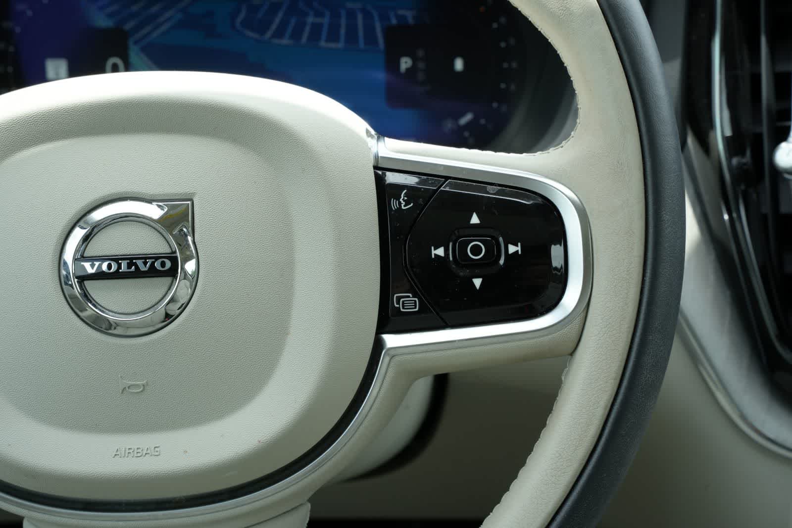 Thumbnail: 2025 Volvo XC60 - 11