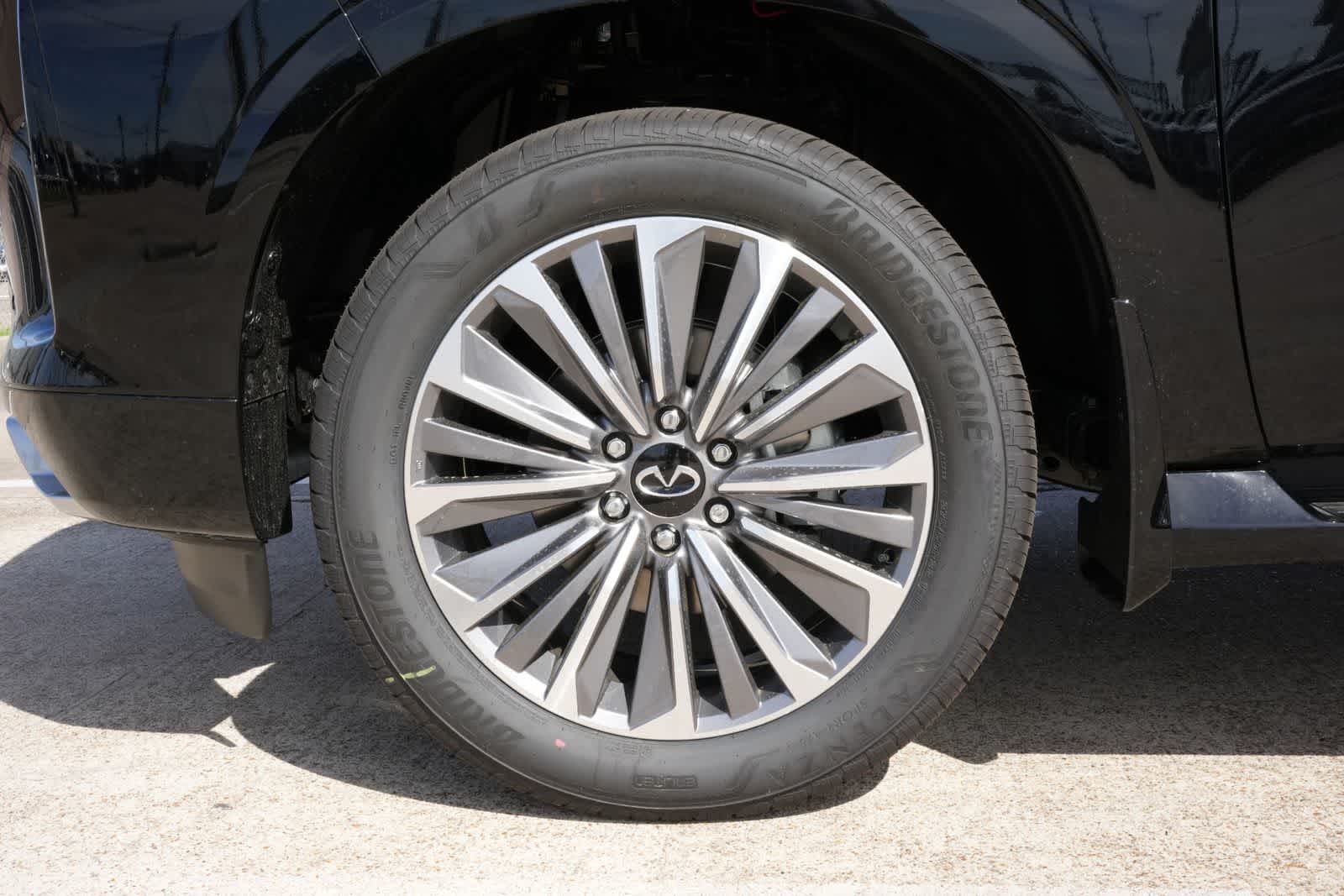 Thumbnail: 2026 INFINITI QX80 - 26
