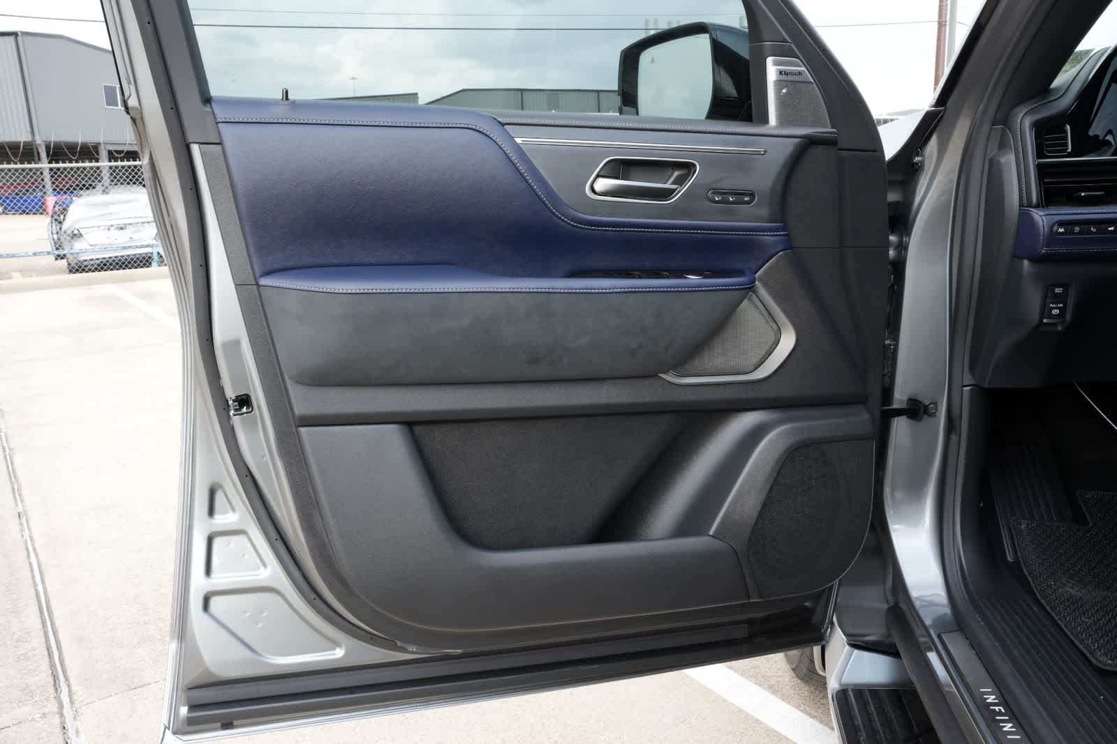 Thumbnail: 2026 INFINITI QX80 - 18