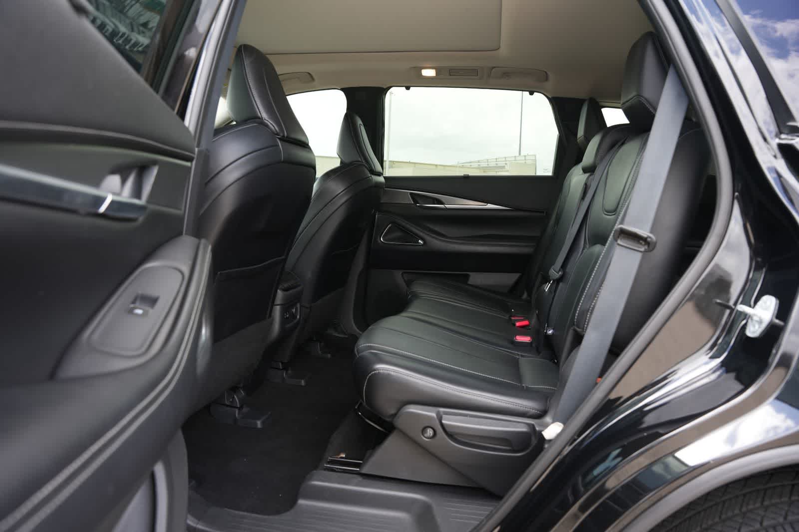 Thumbnail: 2023 INFINITI QX60 - 18