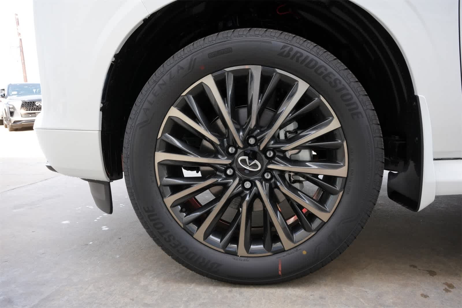 Thumbnail: 2026 INFINITI QX80 - 26