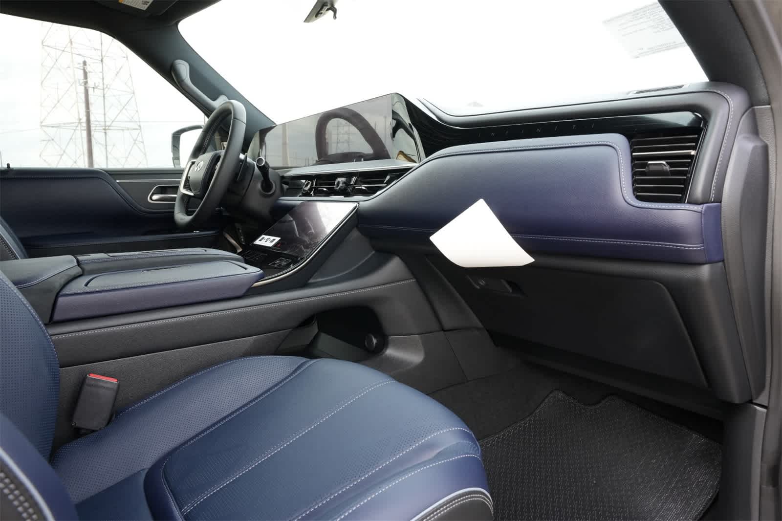 Thumbnail: 2026 INFINITI QX80 - 22