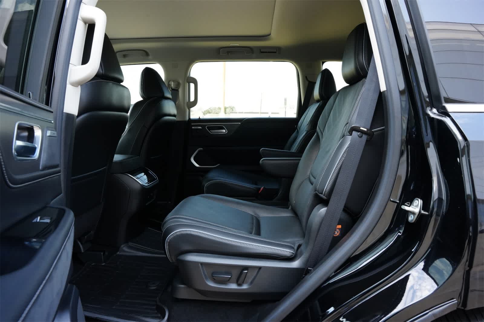 Thumbnail: 2025 INFINITI QX80 - 18