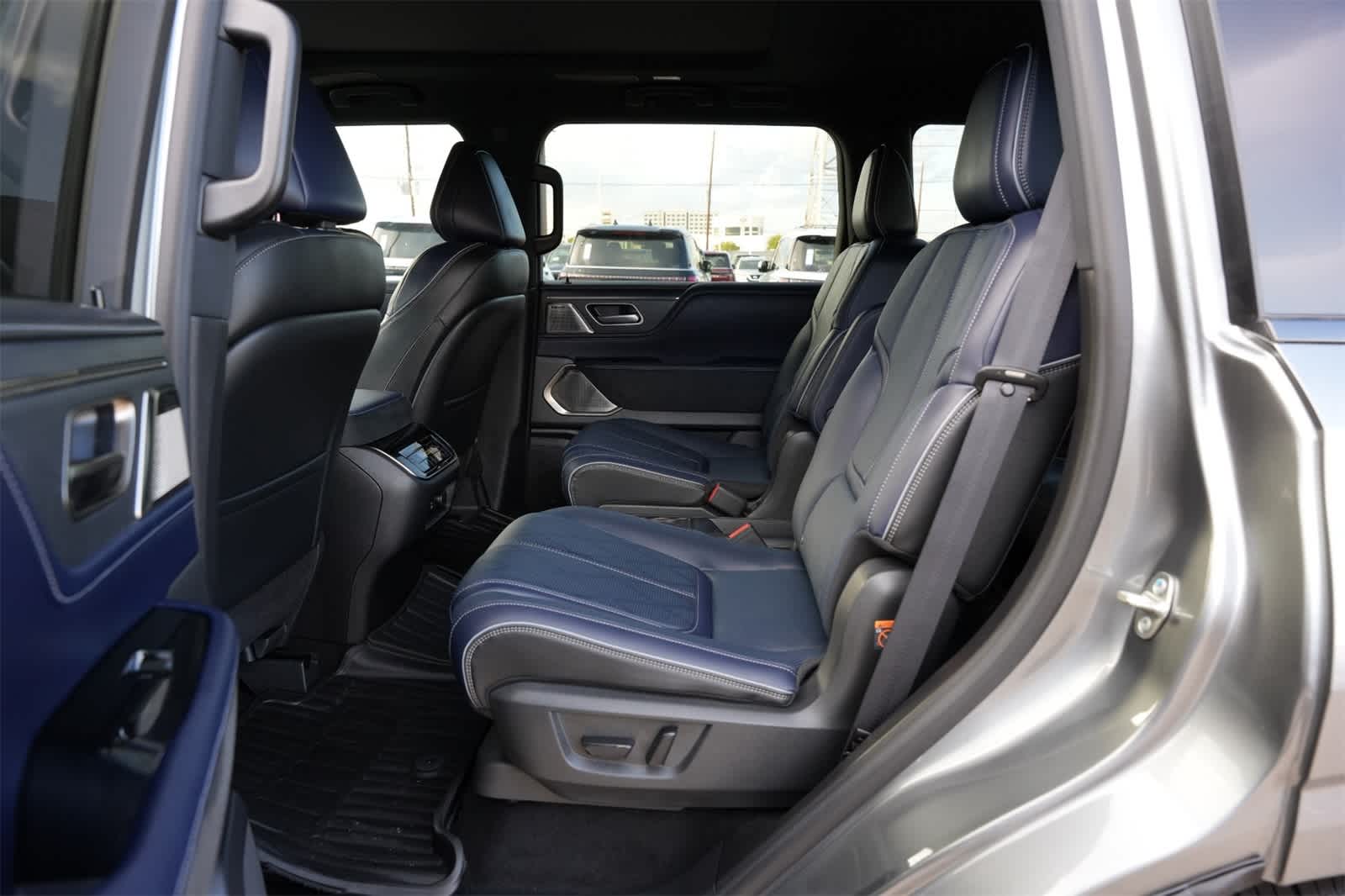 Thumbnail: 2026 INFINITI QX80 - 19