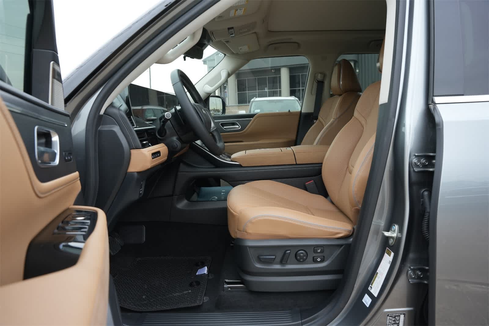 Thumbnail: 2025 INFINITI QX80 - 17