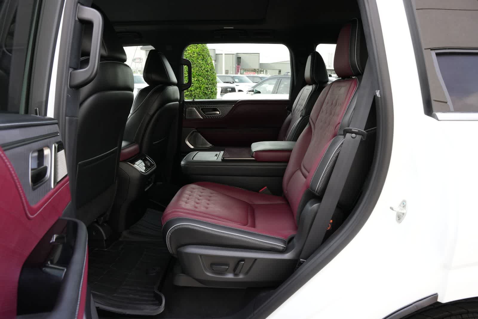 Thumbnail: 2026 INFINITI QX80 - 19