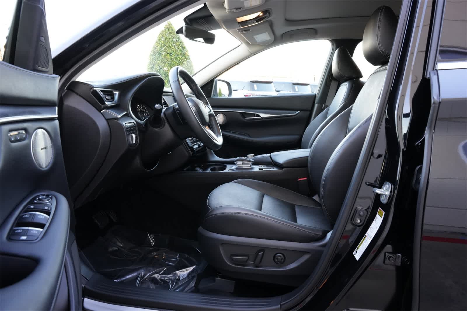 Thumbnail: 2025 INFINITI QX50 - 16