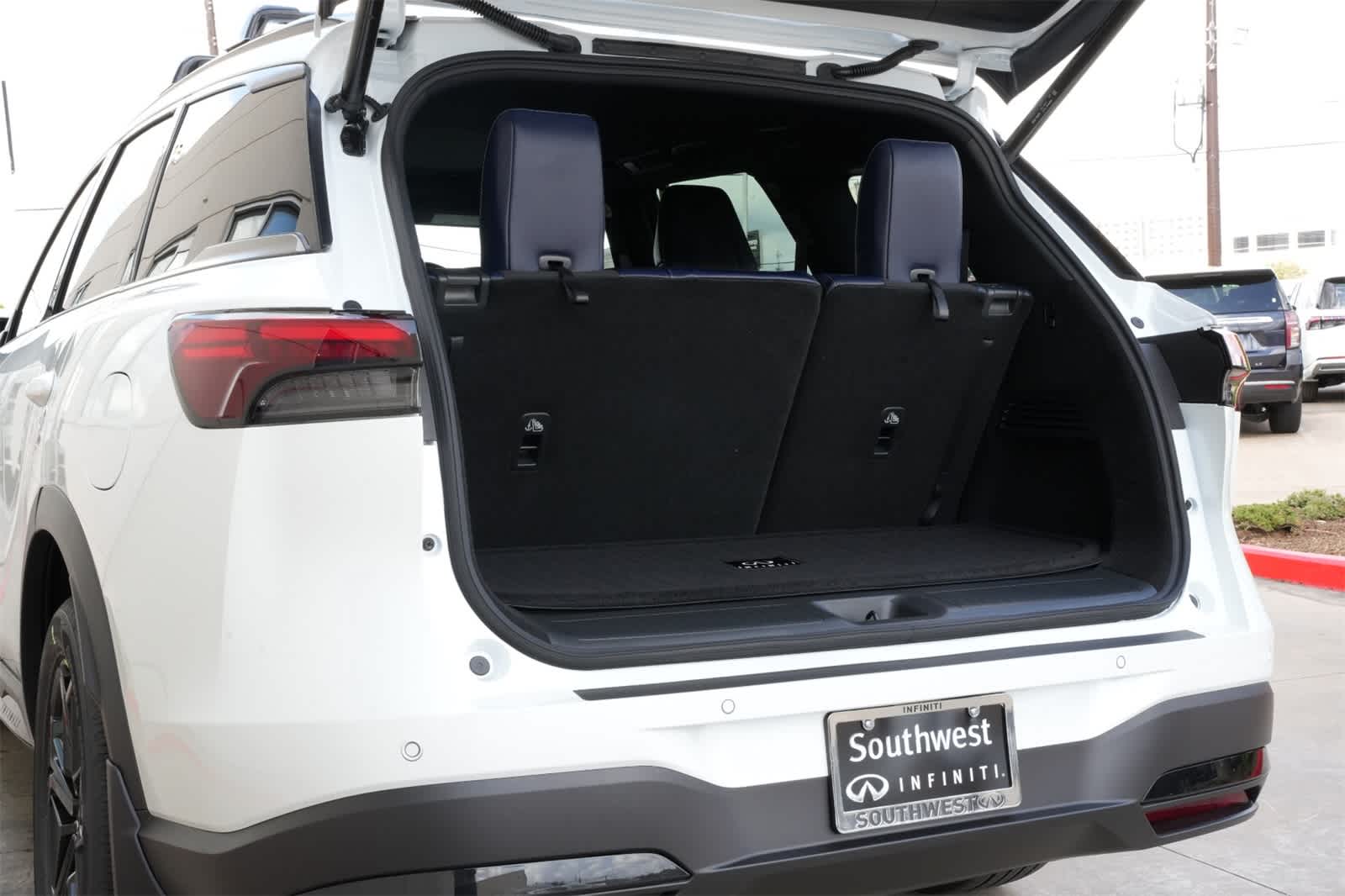 Thumbnail: 2026 INFINITI QX60 - 21