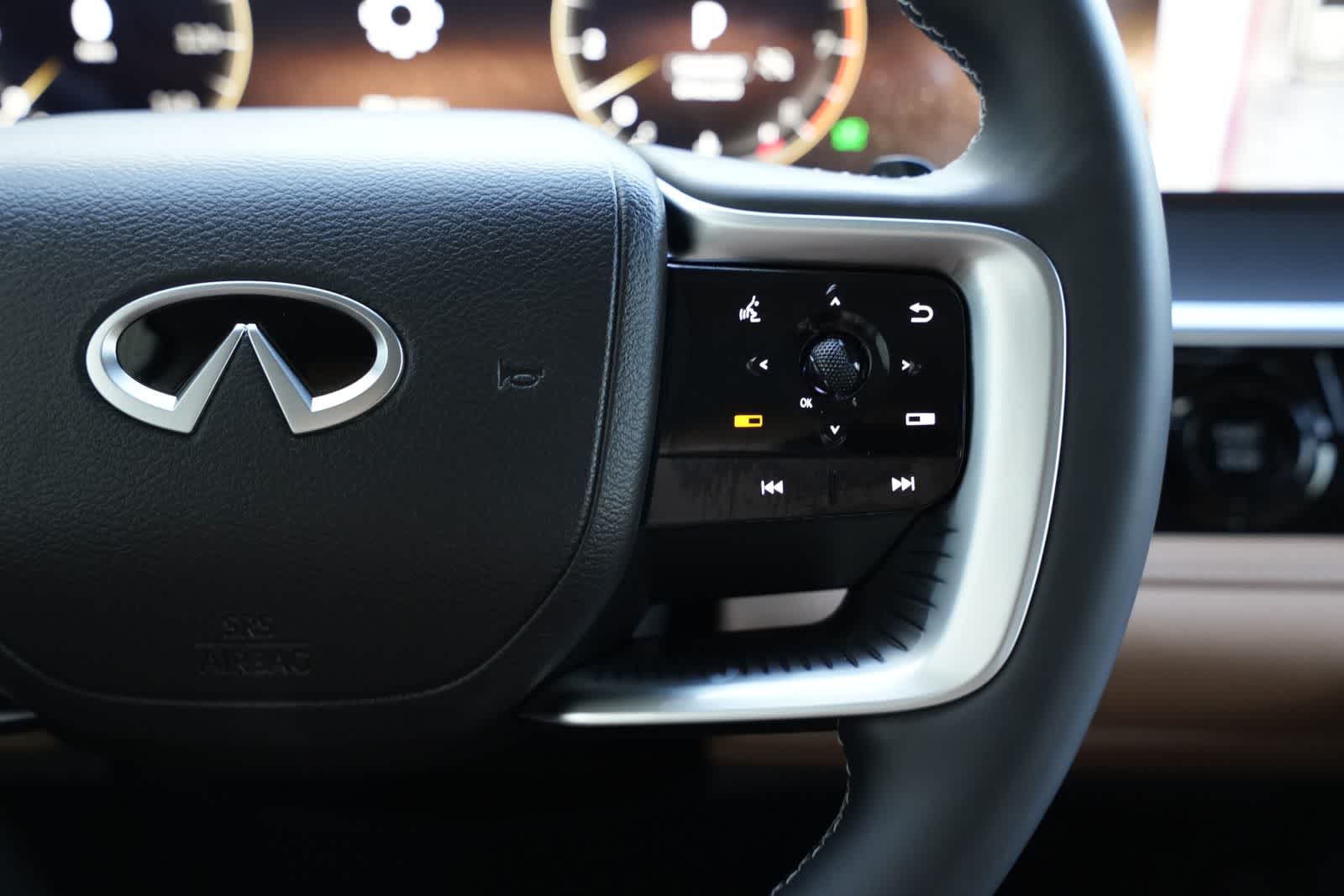 Thumbnail: 2026 INFINITI QX80 - 11