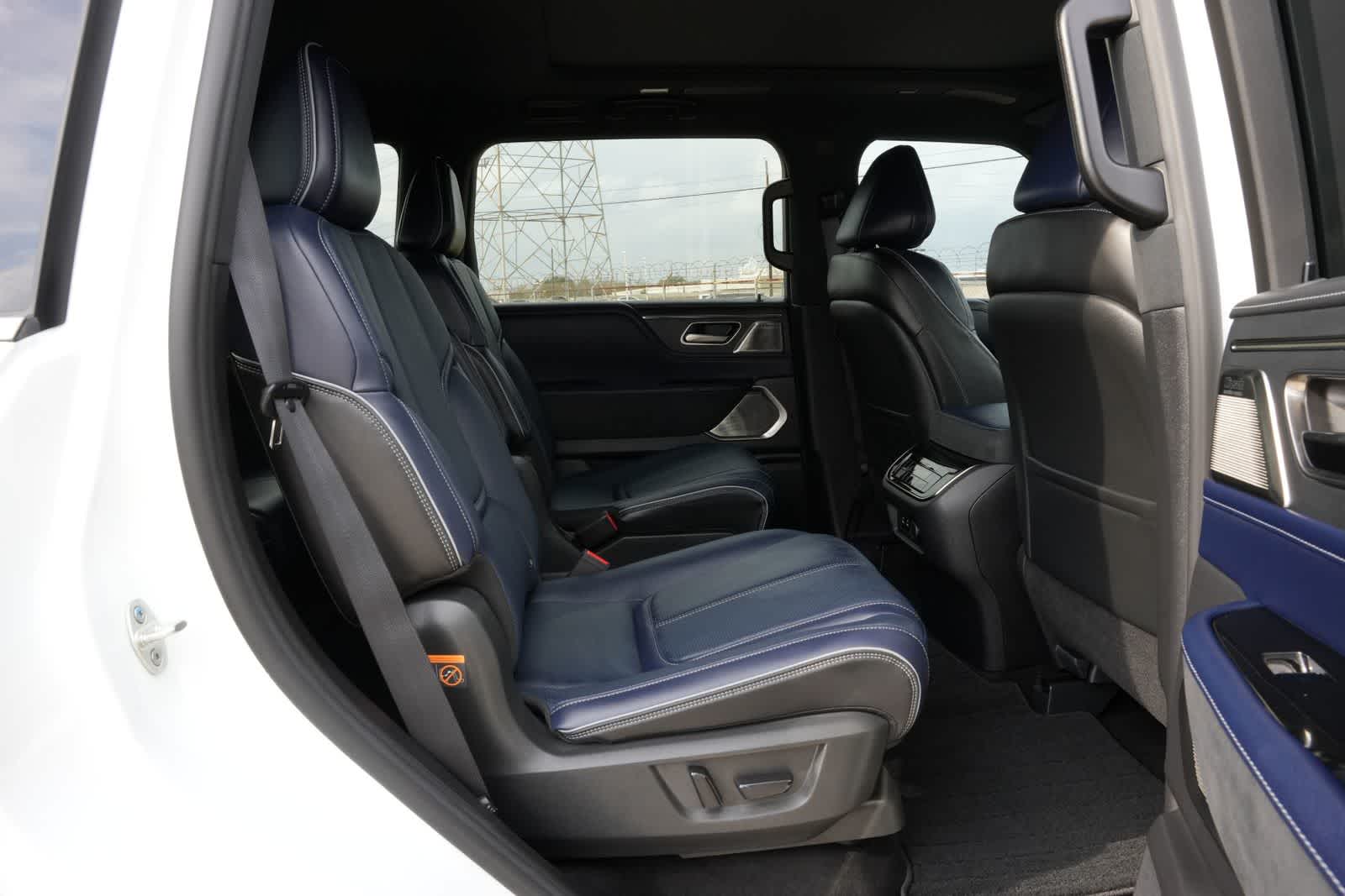 Thumbnail: 2026 INFINITI QX80 - 22