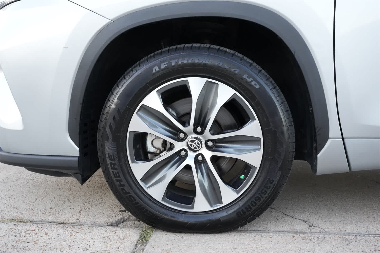 Thumbnail: 2022 Toyota Highlander - 26