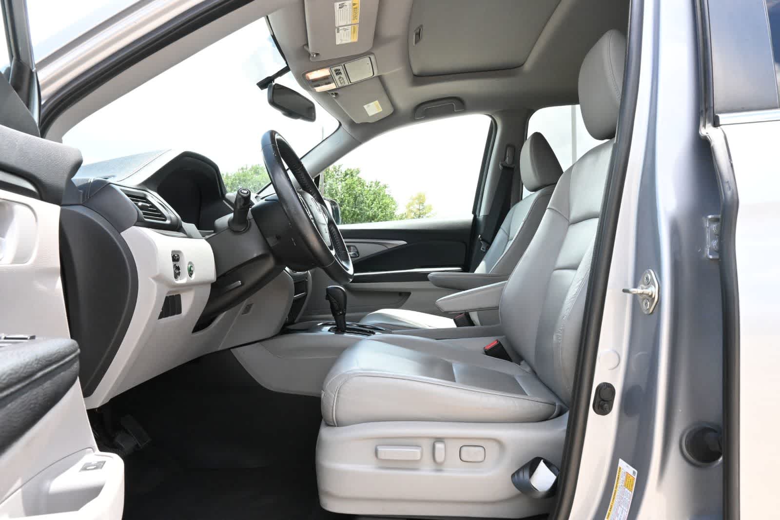 Thumbnail: 2018 Honda Pilot - 17