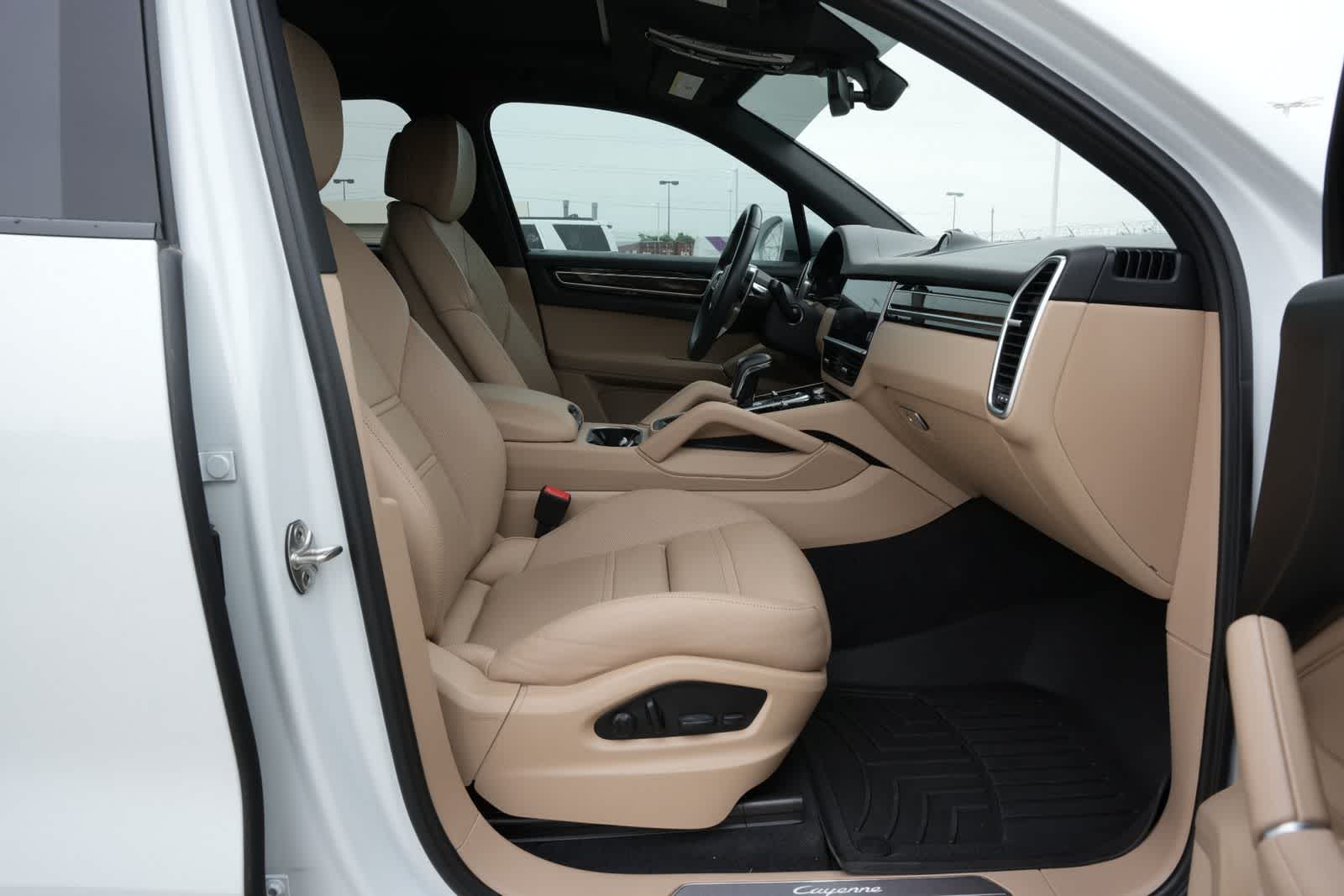 Thumbnail: 2023 Porsche Cayenne - 22