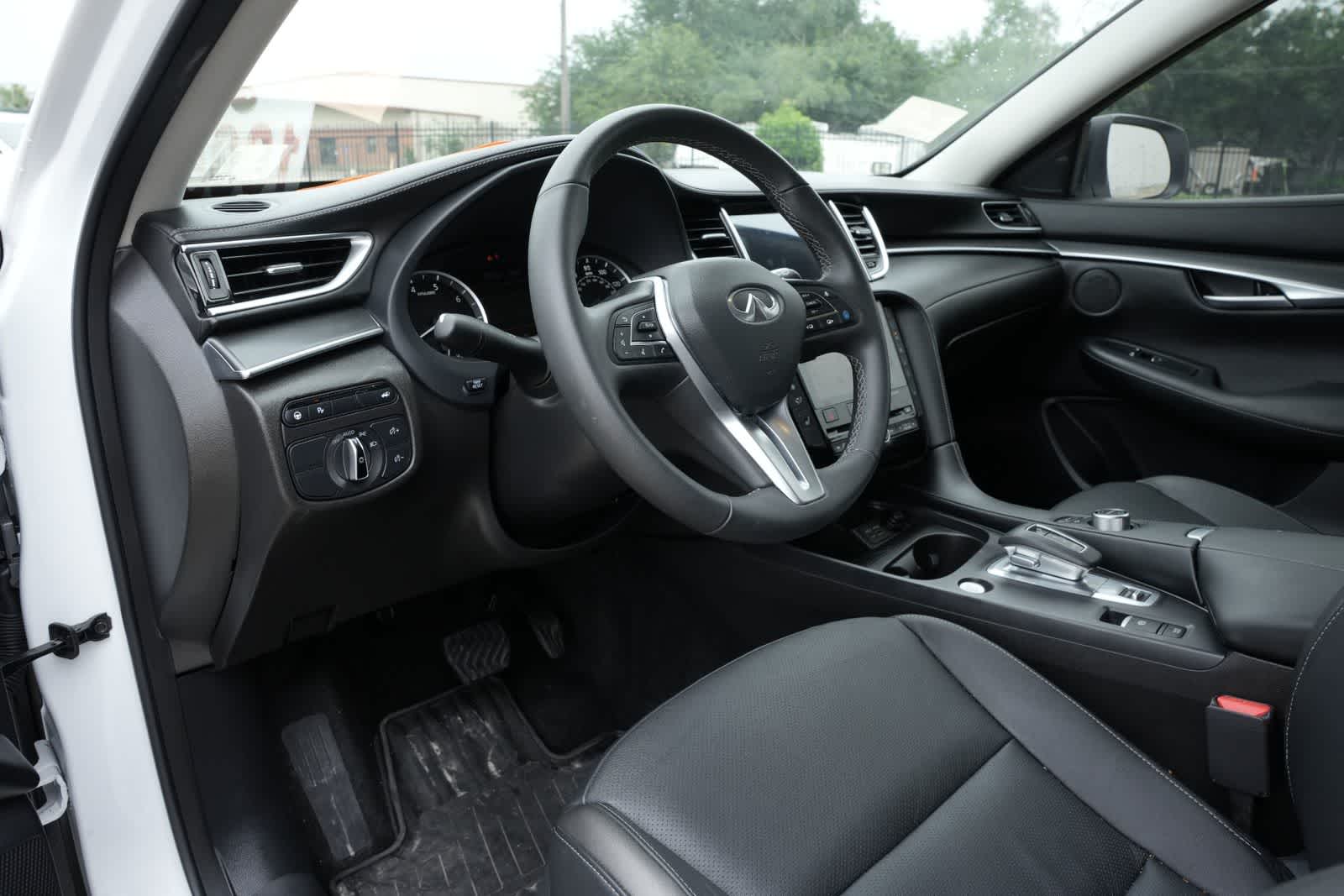 Thumbnail: 2025 INFINITI QX50 - 15