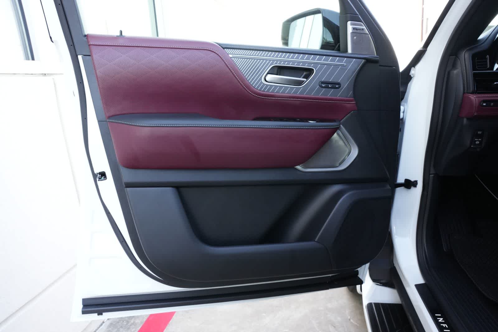 Thumbnail: 2026 INFINITI QX80 - 18