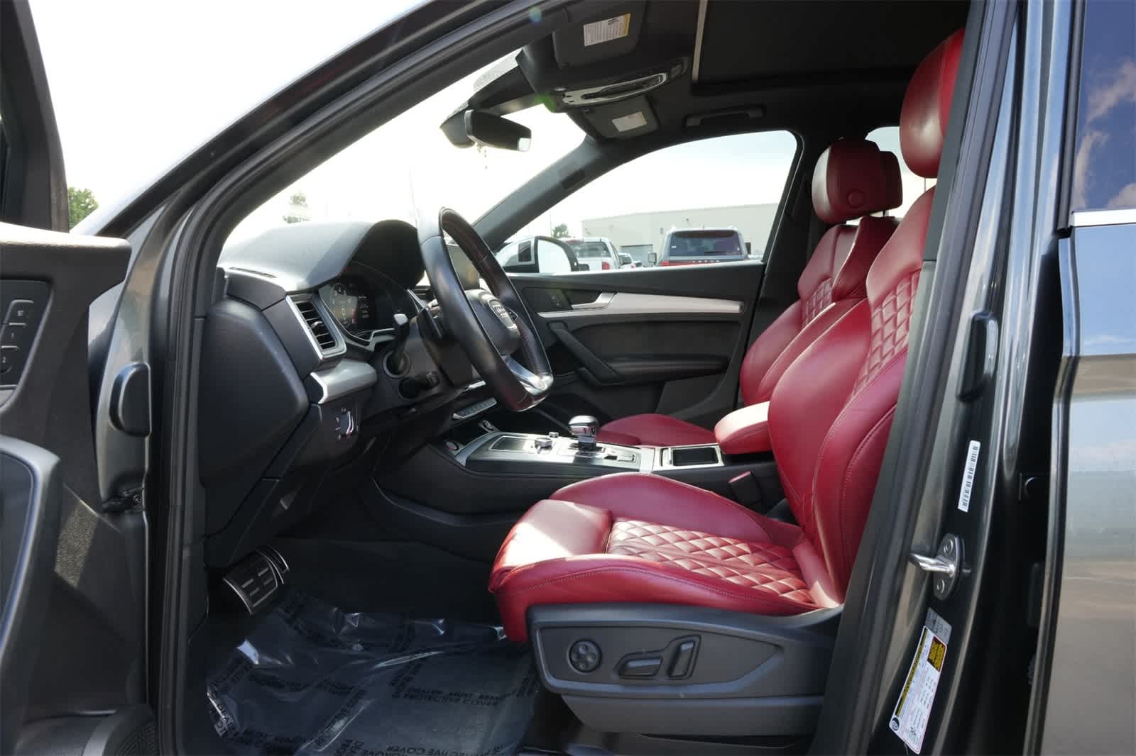 Thumbnail: 2018 Audi SQ5 - 16