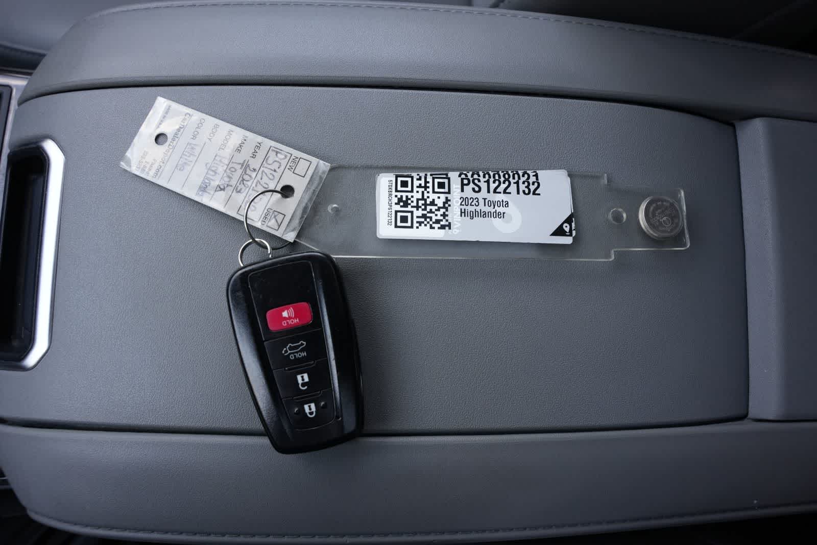 Thumbnail: 2023 Toyota Highlander - 26