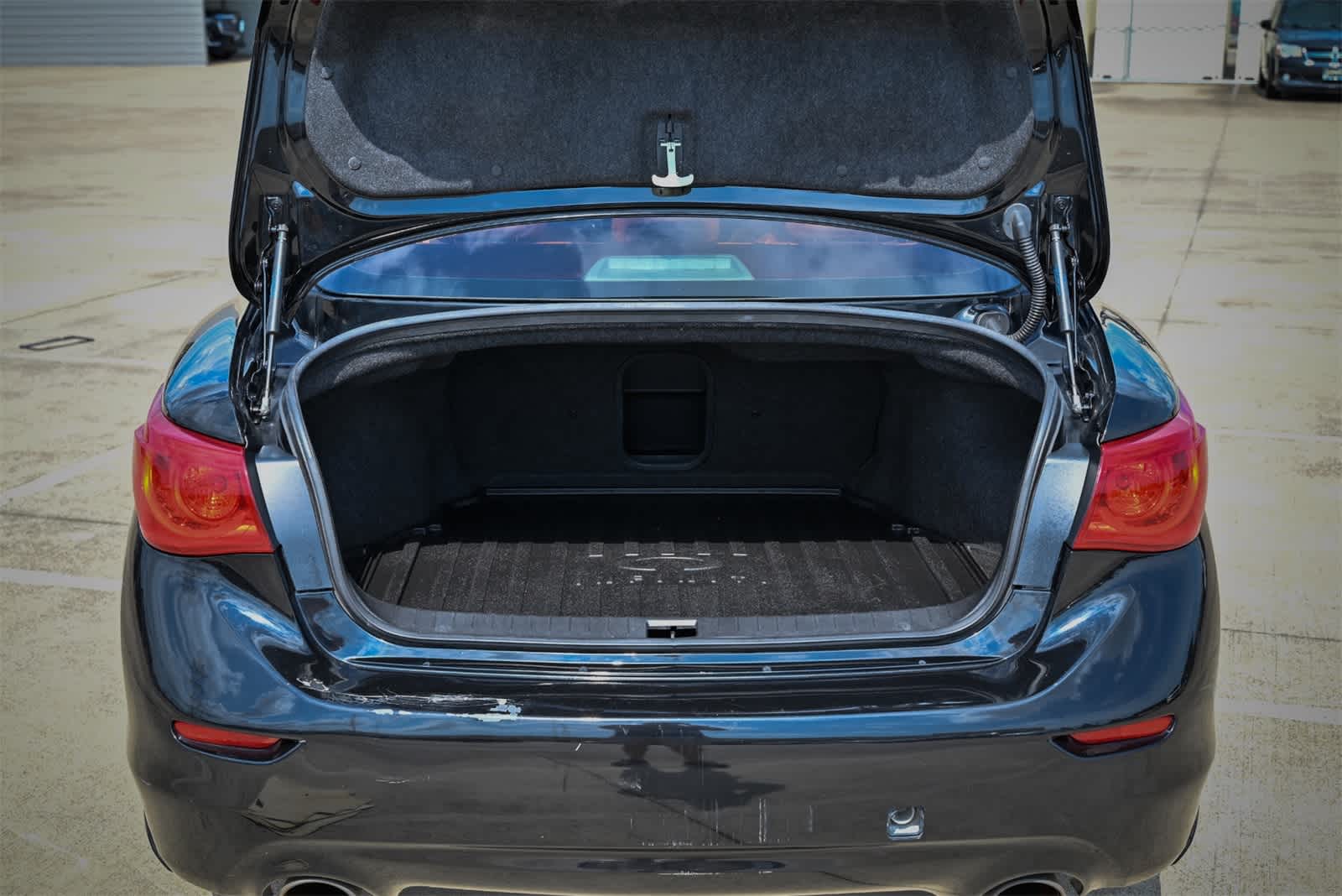 Thumbnail: 2015 INFINITI Q50 - 21