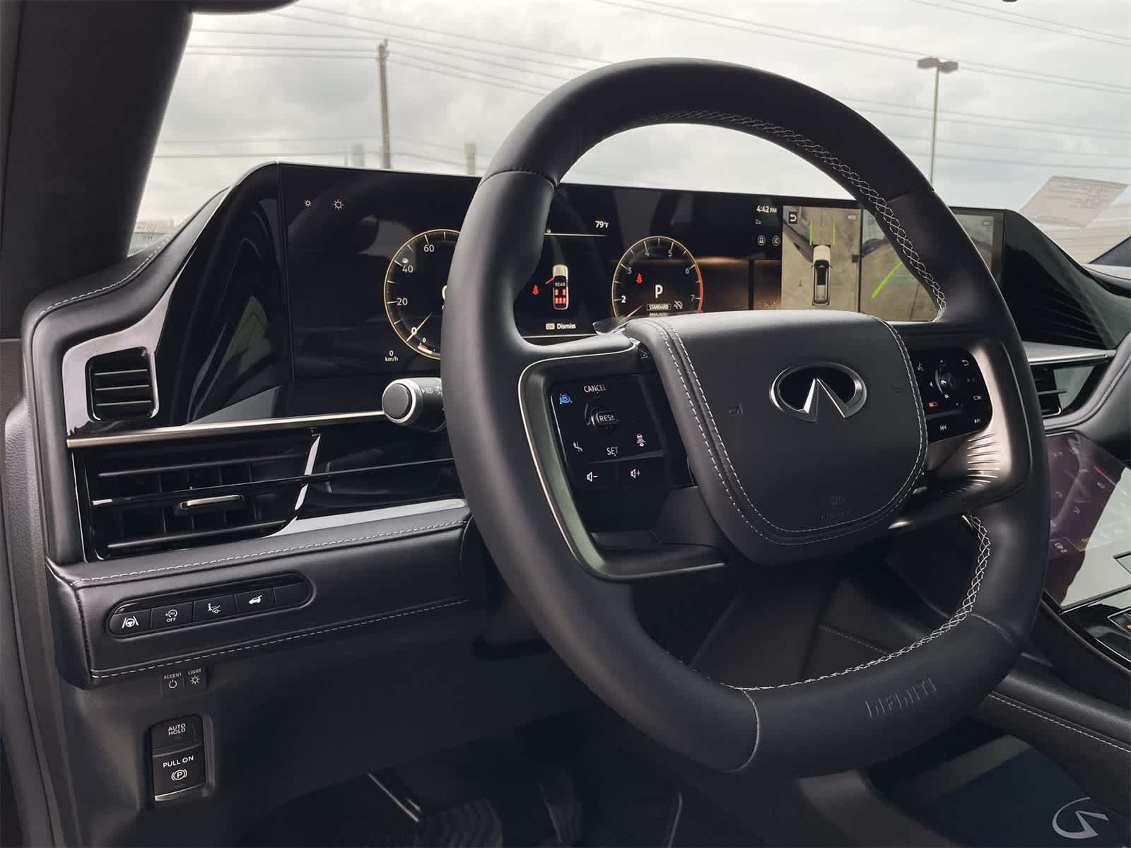 Thumbnail: 2025 INFINITI QX80 - 16