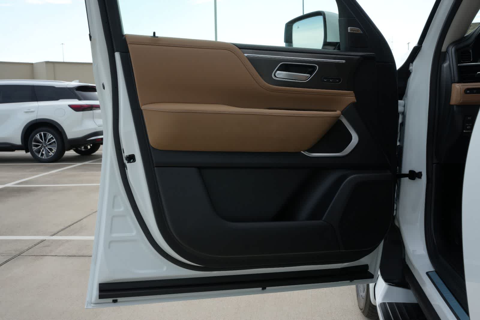 Thumbnail: 2027 INFINITI QX80 - 18